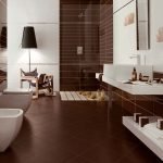 Piso de baño marrón
