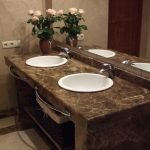 Muebles de baño marrones