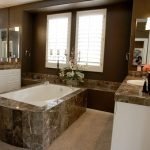 Decoración de baño de mármol