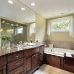 Muebles de baño oscuro