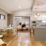 Amplia cocina-sala de estar