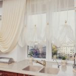 Muebles con encimeras de mármol.