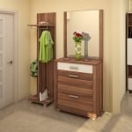 Muebles de madera en el pasillo.