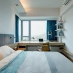Dormitorio con interior blanco