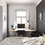 Pared negra en un interior blanco