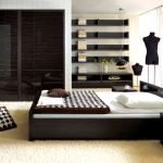 Cama junto a la ventana