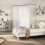 Una acogedora habitación para una niña.