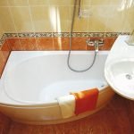 Bañera debajo del fregadero
