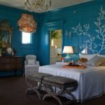 Paredes azules en la habitación
