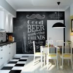 Acentos amarillos en un interior blanco.