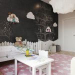 Decoración en forma de valla en la guardería