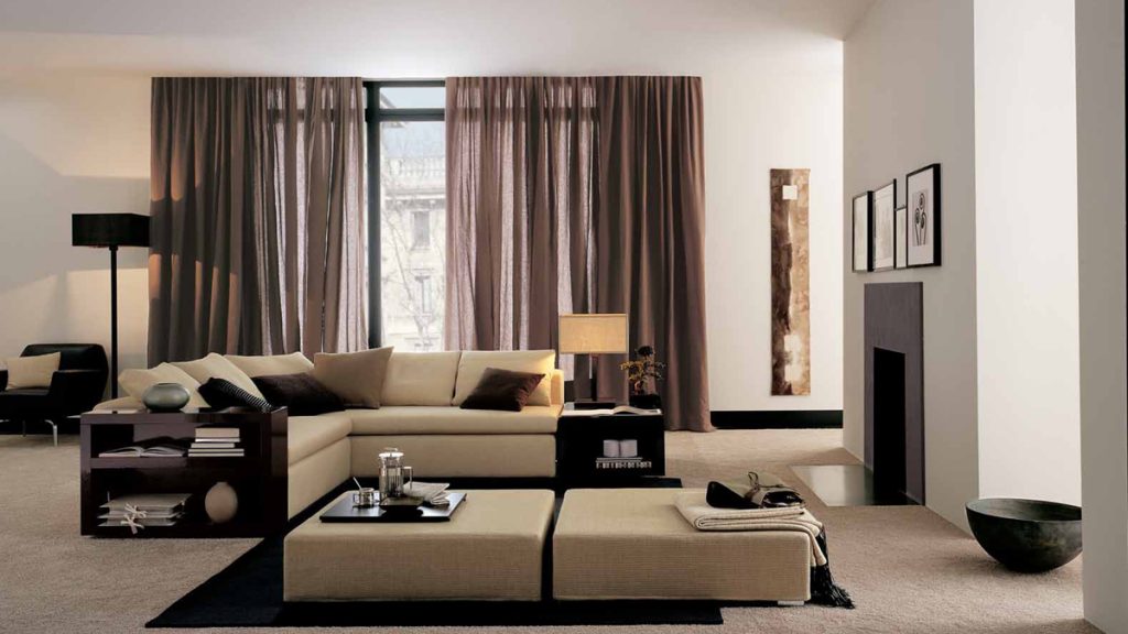 Cortines marrons a l’interior
