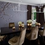 Cortinas oscuras en el comedor
