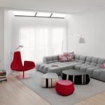 Sillón rojo en un interior blanco.
