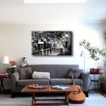 Sala de estar con paredes blancas