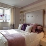 La cama en el dormitorio es de 6 metros cuadrados. m