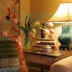 Lámpara sobre la mesa