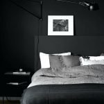 Decoración oscura del dormitorio