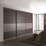 Dormitorio interior con armario
