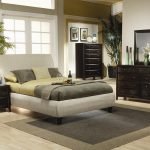 Cama junto a la ventana