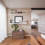 Estantes blancos en la pared