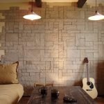 Guitarra contra la pared