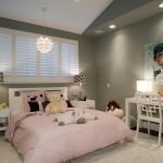 Iluminación en el dormitorio para la niña.