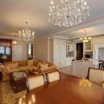Sala de estar de estilo clásico