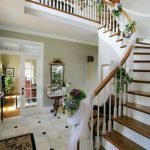 Hall con puertas anchas