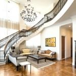 Lujosa escalera en una mansión