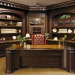 Muebles clásicos para la oficina del jefe.