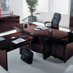 Mesa en forma de T para el director