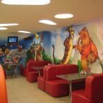 Personajes de dibujos animados en la pared