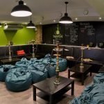 Interior con sofá rinconero