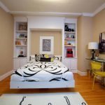 Paredes beige en la habitación