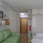 Estantes a la cabecera de la cama