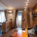 El interior del apartamento es de 65 metros cuadrados en estilo loft.