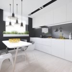 Una combinación de delantal gris y muebles blancos.