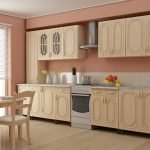 Cocina con fachada tallada