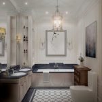 Candelabros en la pared