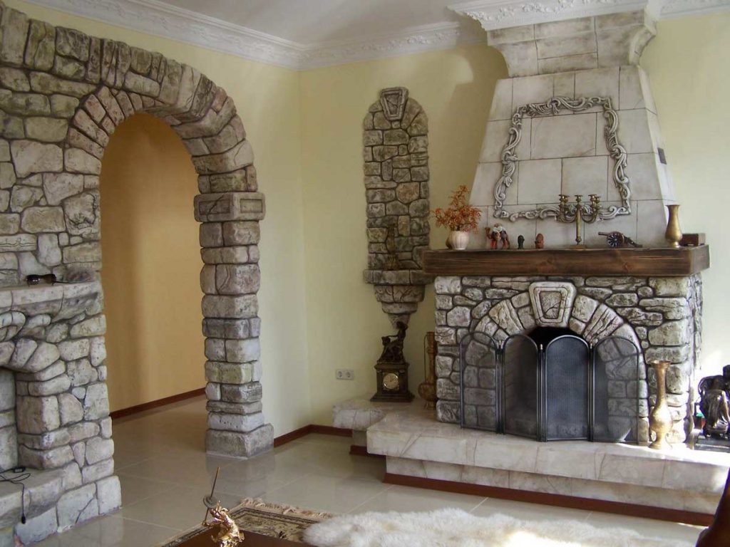 Chimenea y arco de piedra