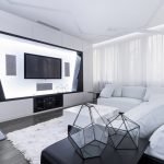 Cortinas blancas en las ventanas