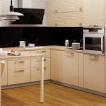 Muebles de cocina con fachadas brillantes.