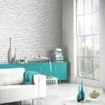 Muebles de color turquesa en un interior luminoso.