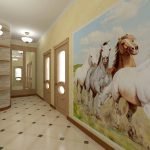 Caballos en la pared en el pasillo.