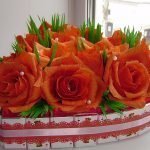 Corazón de rosas y dulces.
