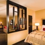 Tabique de dormitorio de madera