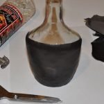 Pegar la piel en la botella