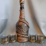 Botella y vasos