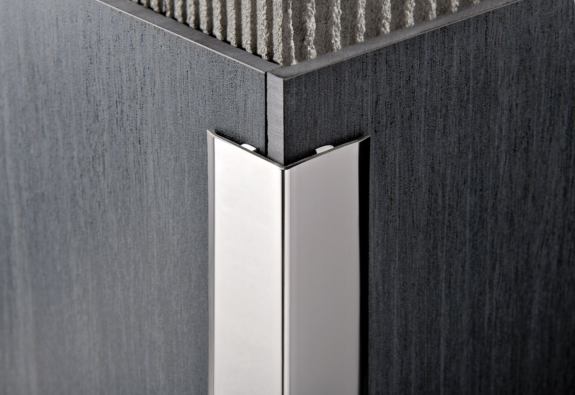 Dekorative hjørner på væggens hjørner